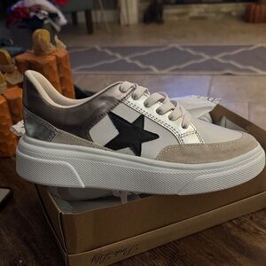 Pink Lily Women's Sneakers with Black Star. Platform. NWB